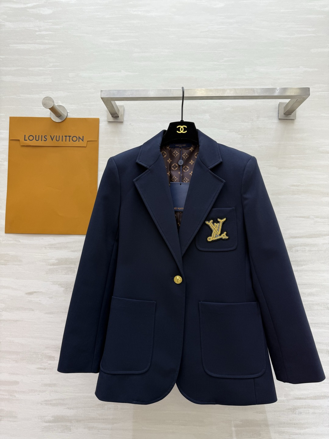 NO:805799,#Lvvv new style wool suit jacket, high quality customization, available in stock first size S/M/L/XL (M size shoulder width 39, bust 94, length 72),, louis vuitton, jackets & coats, business suit,19860909#Lvvv新款 羊毛西装外套 高品质定制 现货首发sizeS/M/L/XL（M码肩宽39,胸围94,衣长72）,,louis vuitton,jackets & coats,business suit,,Women's clothing