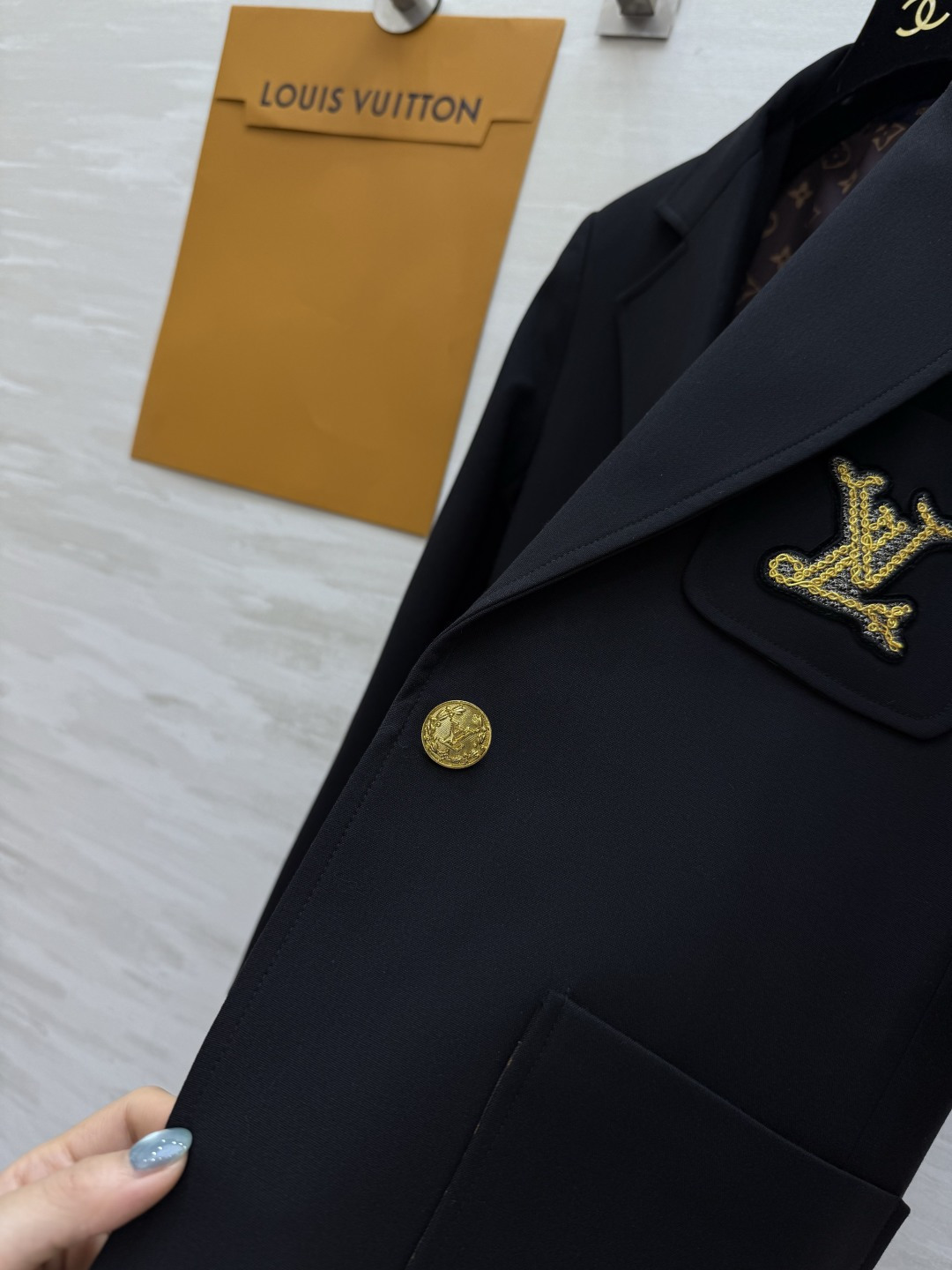 #Lvvv新款 羊毛西装外套 高品质定制 现货首发size：S/M/L/XL（M码肩宽：39，胸围：94