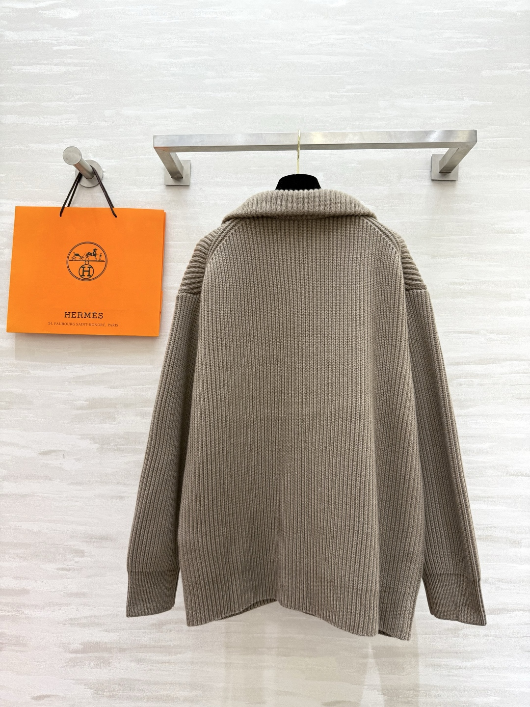 #Herme♡新款 H口袋拼皮毛衣 罗纹针织＋棕色皮革口袋 简约又有辨识度 100%美丽诺绵羊毛 柔软亲