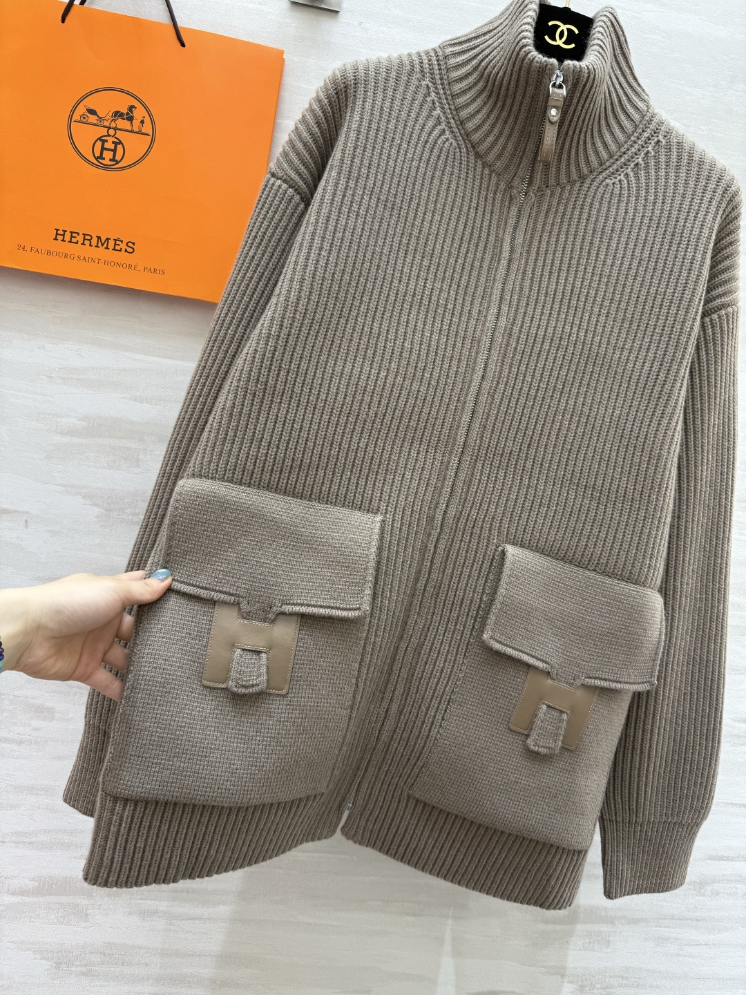 #Herme♡新款 H口袋拼皮毛衣 罗纹针织＋棕色皮革口袋 简约又有辨识度 100%美丽诺绵羊毛 柔软亲