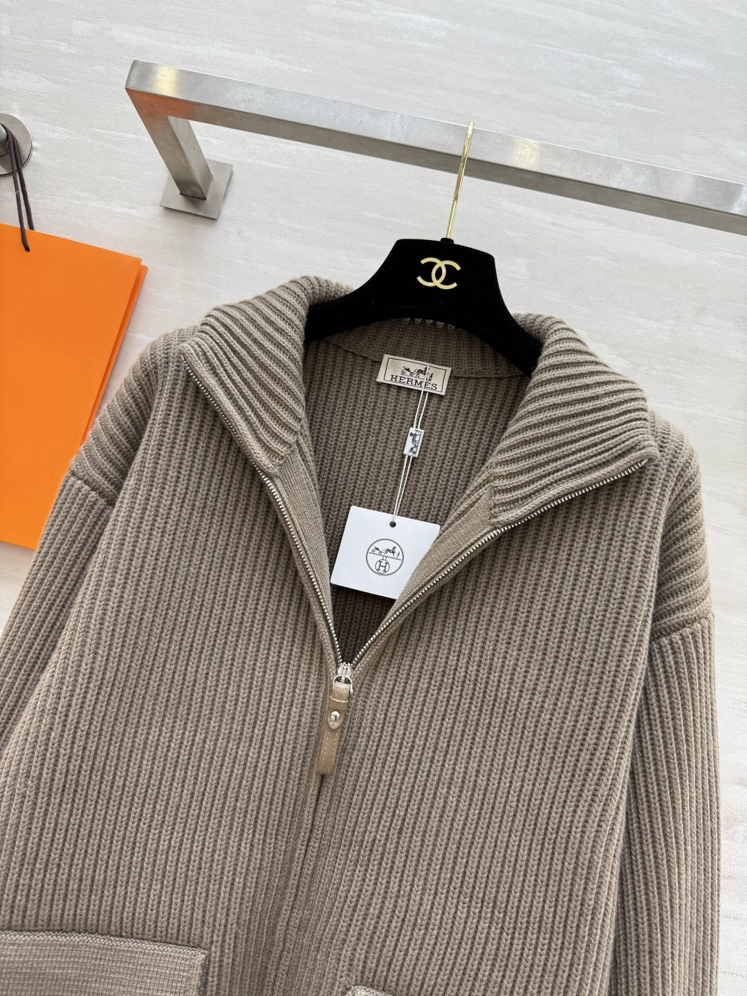 #Herme♡新款 H口袋拼皮毛衣 罗纹针织＋棕色皮革口袋 简约又有辨识度 100%美丽诺绵羊毛 柔软亲