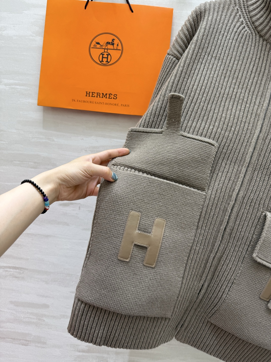 #Herme♡新款 H口袋拼皮毛衣 罗纹针织＋棕色皮革口袋 简约又有辨识度 100%美丽诺绵羊毛 柔软亲