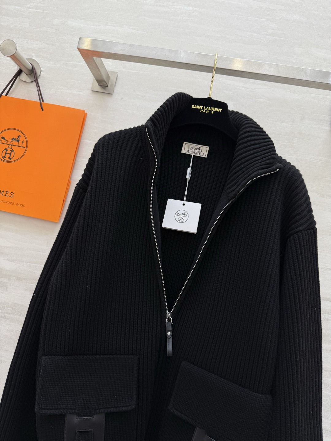 #Herme♡新款 H口袋拼皮毛衣 罗纹针织＋皮革口袋 简约又有辨识度 100%美丽诺绵羊毛 柔软亲肤 