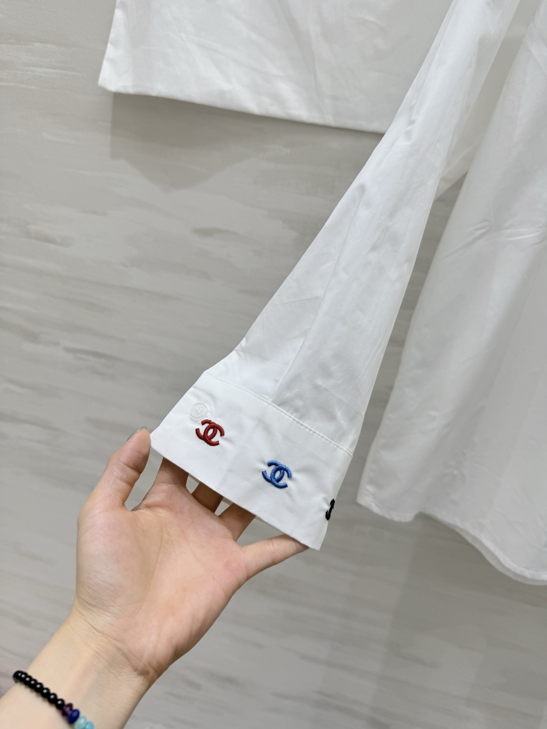 #Chane♡新款 披肩式两件套衬衣 重工彩色小香logo刺绣🪡 高品质 现货来size：36/38/4