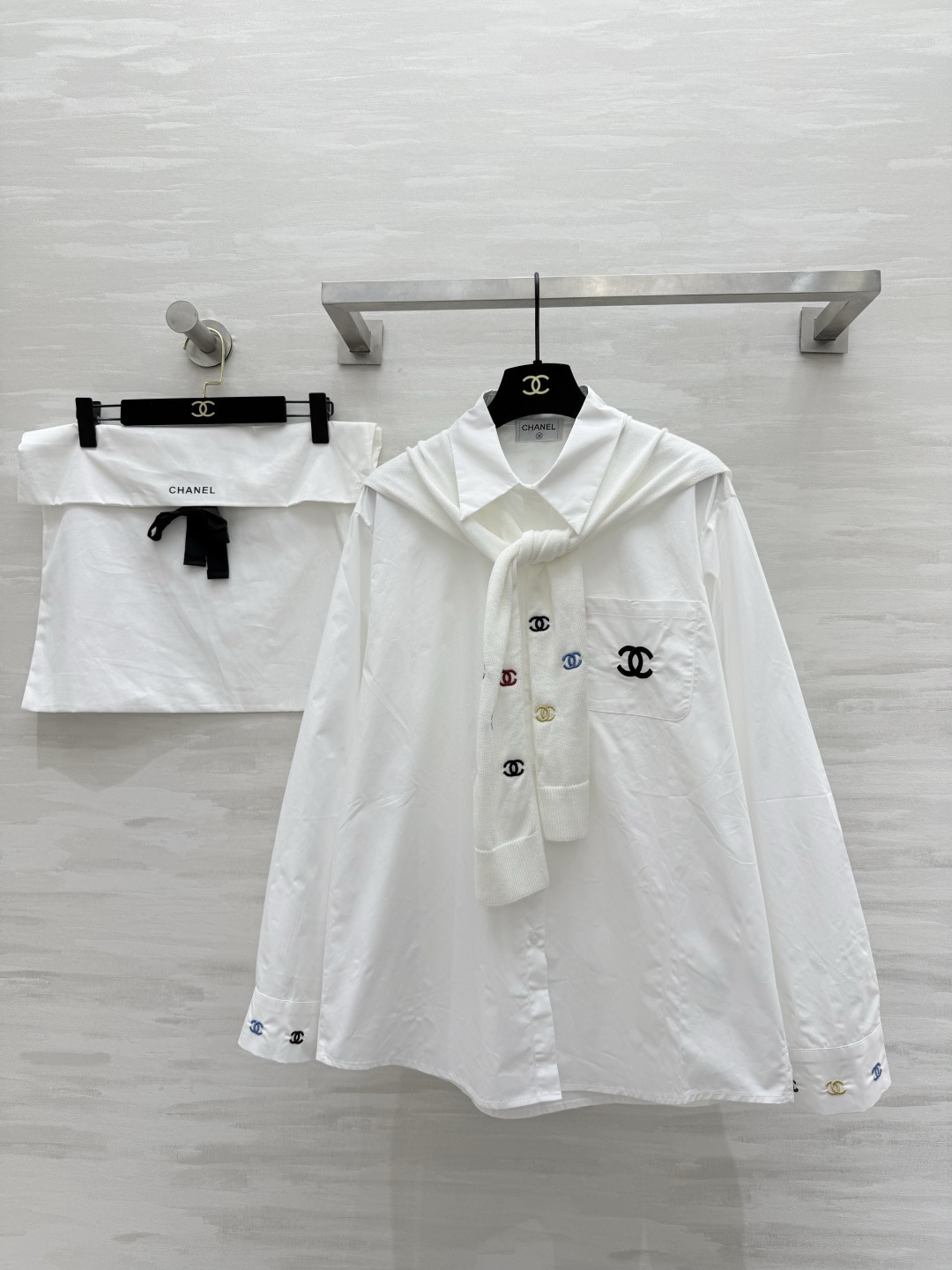 #Chane♡新款 披肩式两件套衬衣 重工彩色小香logo刺绣🪡 高品质 现货来size：36/38/4