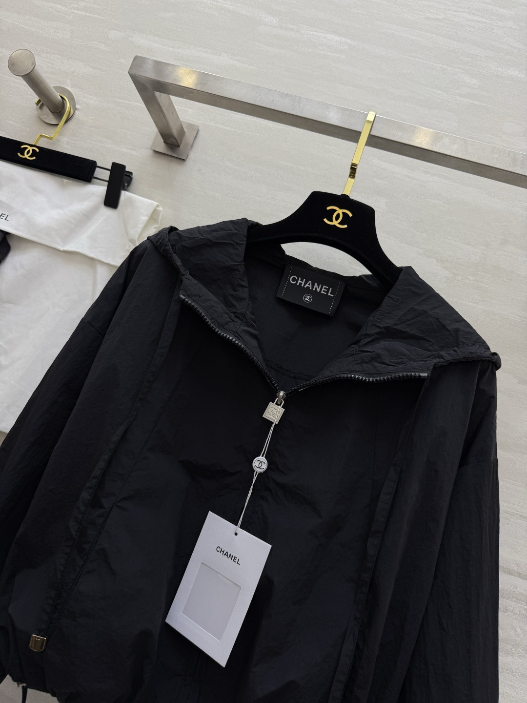 #Chane♡新款 薄款连帽短款外套 高品质定制 现货首发size：36/38/40（38码胸围：110