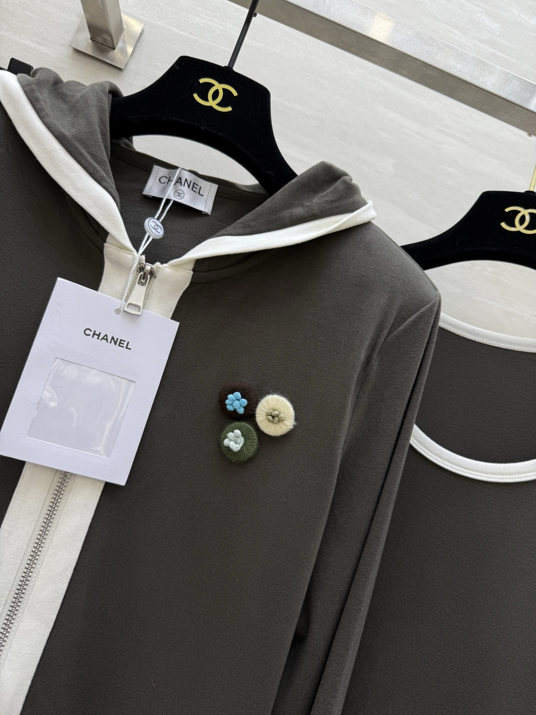 #Chane♡连帽外套➕背心长裙两件套羊毛套装 背心长裙修身显瘦 定制羊毛混纺面料亲肤舒适 高品质定制 