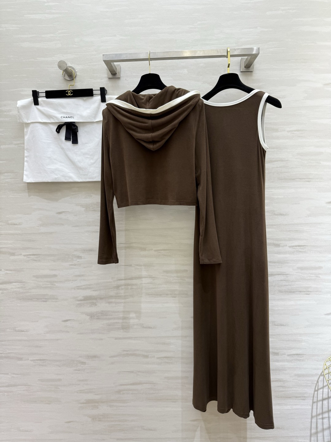 #Chane♡连帽外套➕背心长裙两件套羊毛套装 背心长裙修身显瘦 定制羊毛混纺面料亲肤舒适 高品质定制 