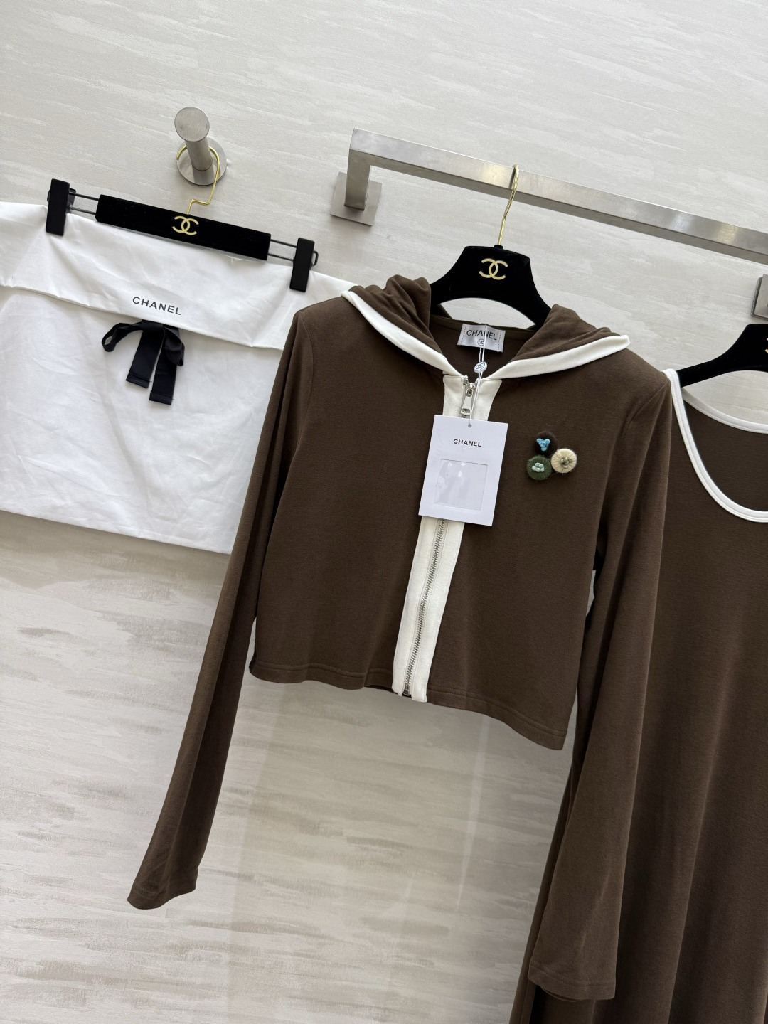 #Chane♡连帽外套➕背心长裙两件套羊毛套装 背心长裙修身显瘦 定制羊毛混纺面料亲肤舒适 高品质定制 