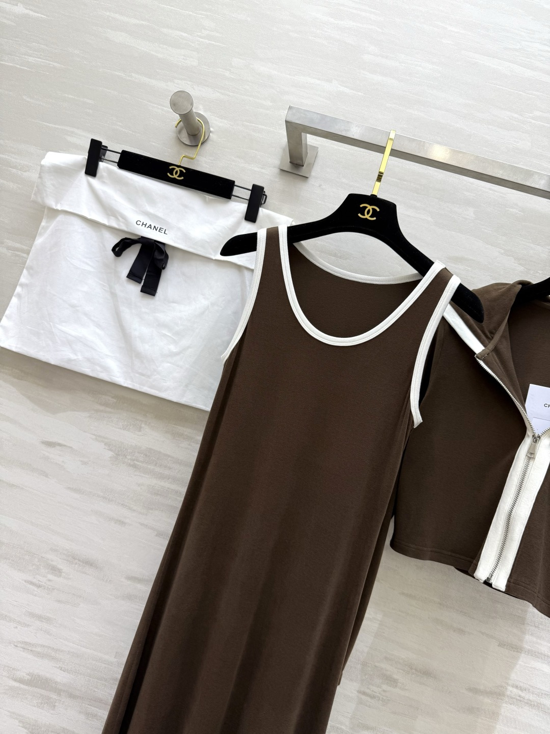 #Chane♡连帽外套➕背心长裙两件套羊毛套装 背心长裙修身显瘦 定制羊毛混纺面料亲肤舒适 高品质定制 