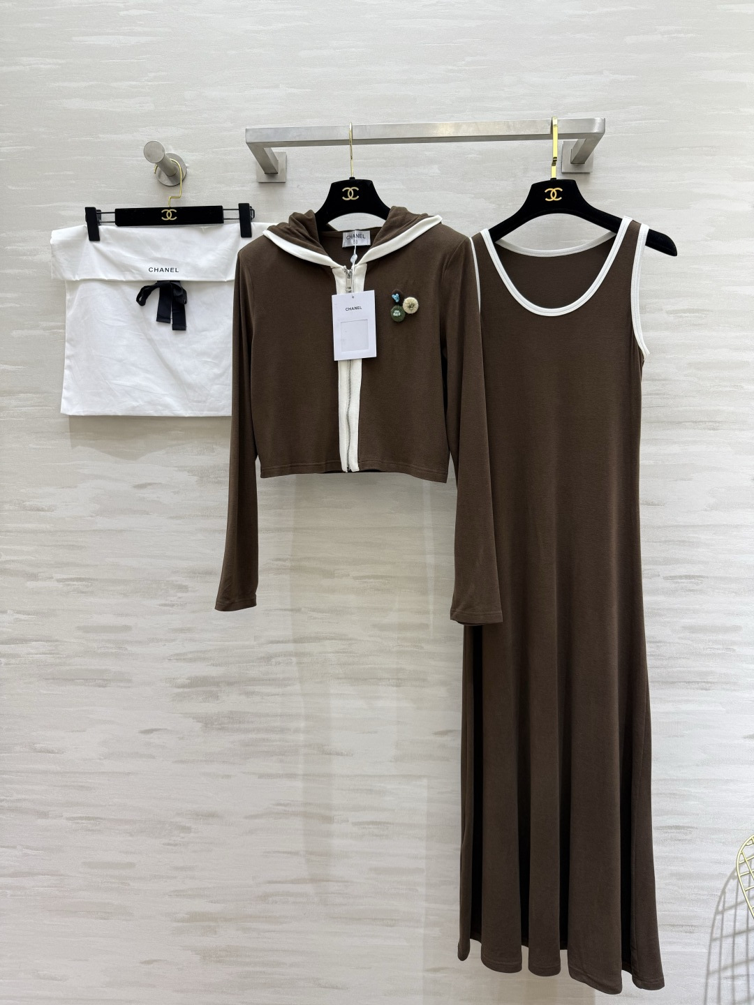 #Chane♡连帽外套➕背心长裙两件套羊毛套装 背心长裙修身显瘦 定制羊毛混纺面料亲肤舒适 高品质定制 