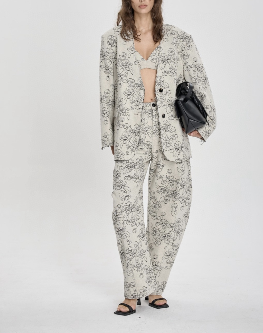 #BC 重工刺绣🪡弯刀裤 高品质定制 现货来size：S/M/L（s码腰围：68，裤长：104）