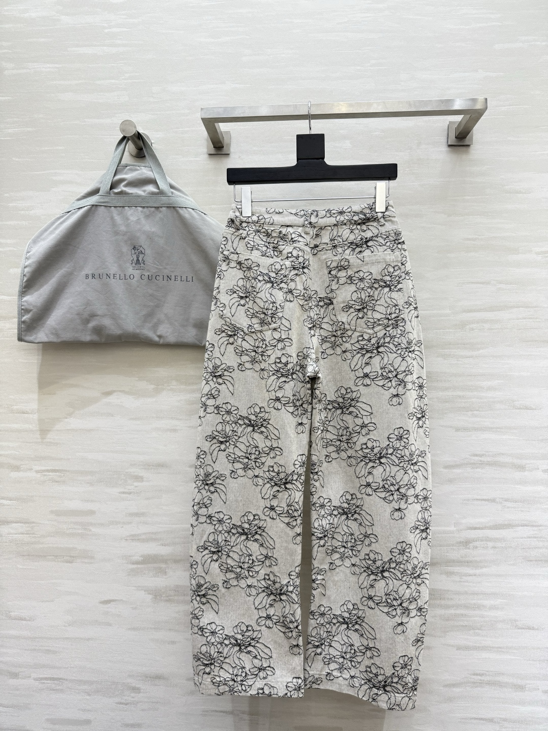 #BC 重工刺绣🪡弯刀裤 高品质定制 现货来size：S/M/L（s码腰围：68，裤长：104）