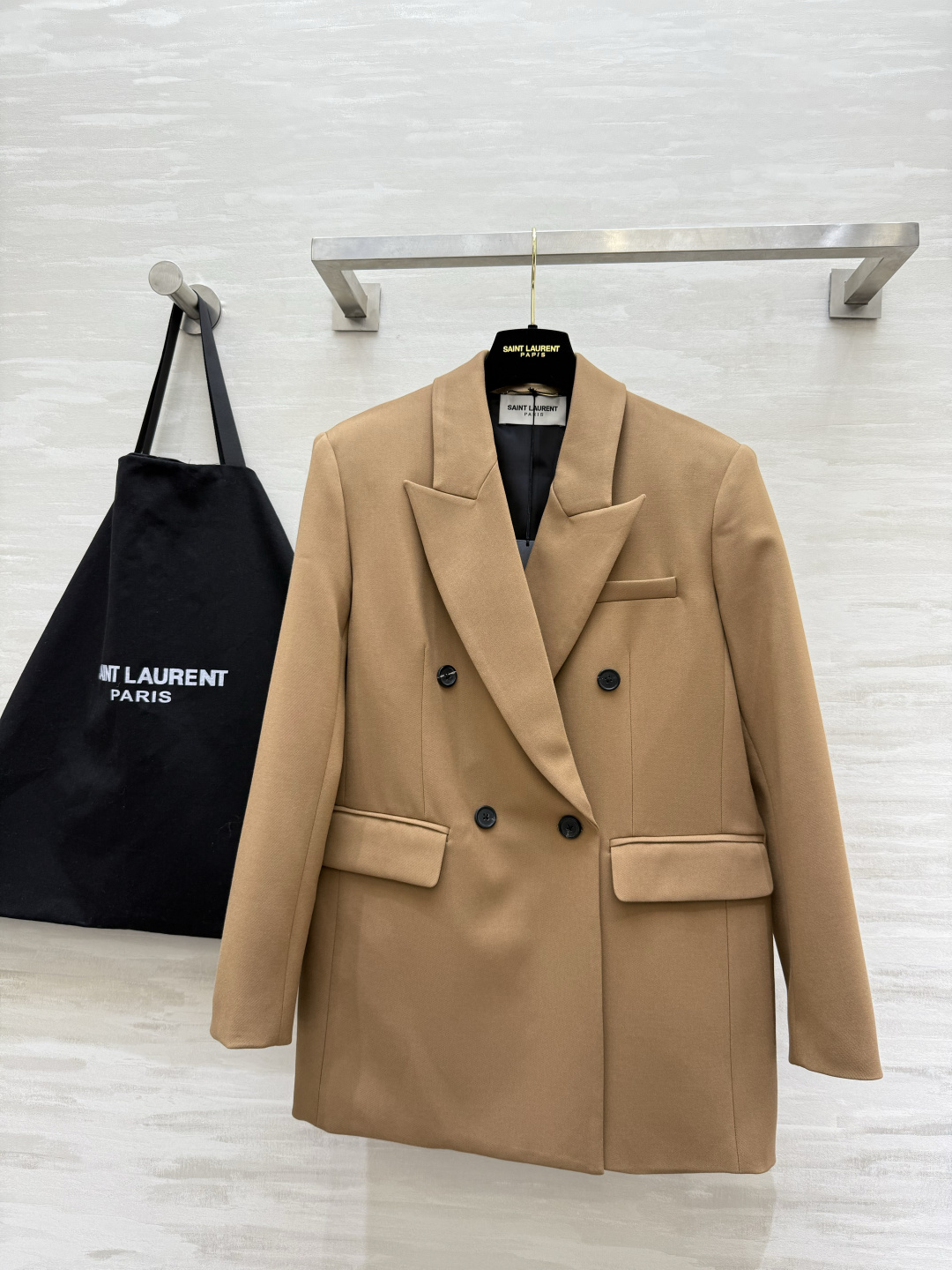 #ysl新款 宽肩廓形版西服外套 自信与性感的神秘融合 打造力量与温柔的女性气质 高品质定制 现货来si