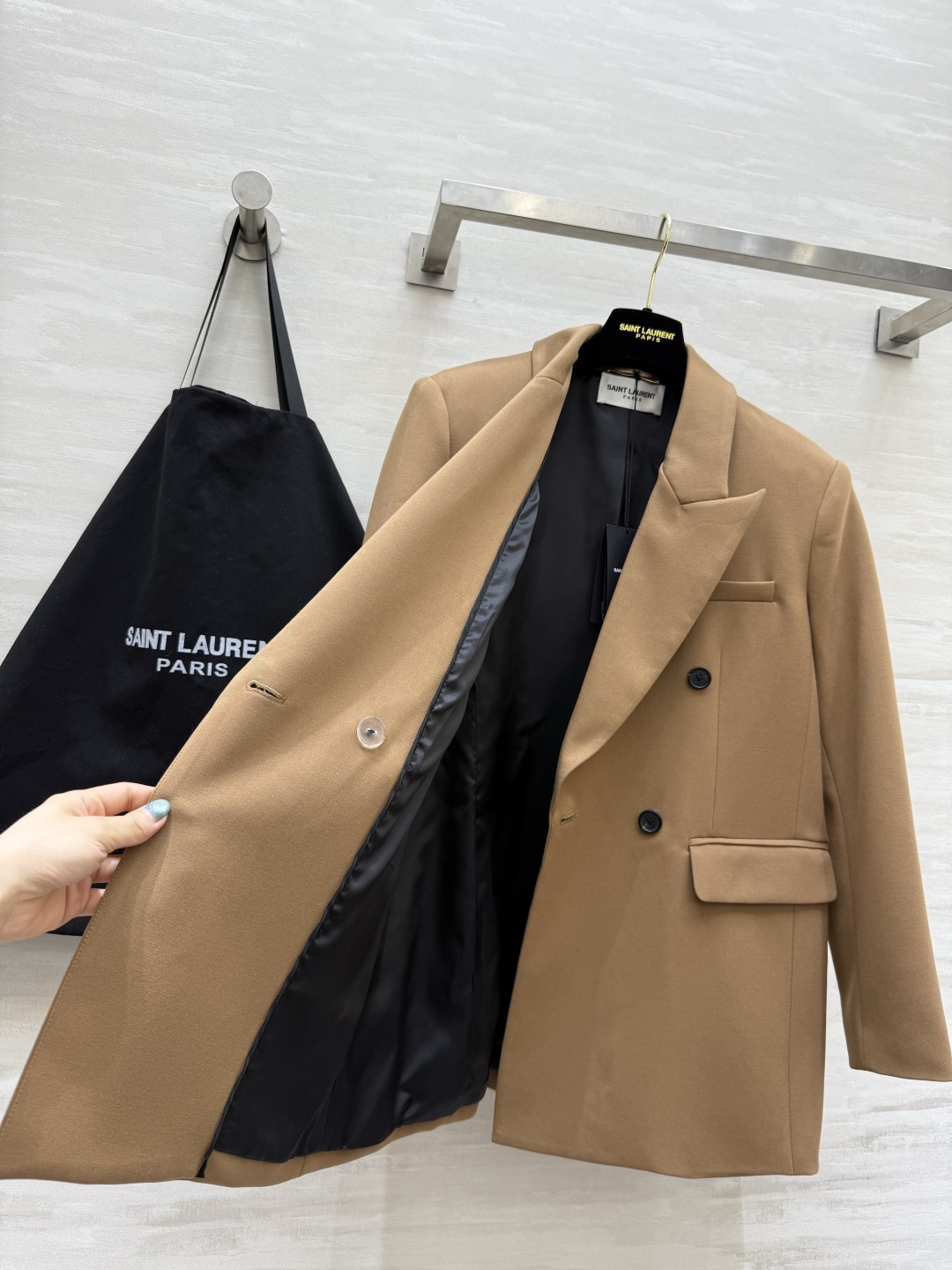 #ysl新款 宽肩廓形版西服外套 自信与性感的神秘融合 打造力量与温柔的女性气质 高品质定制 现货来si