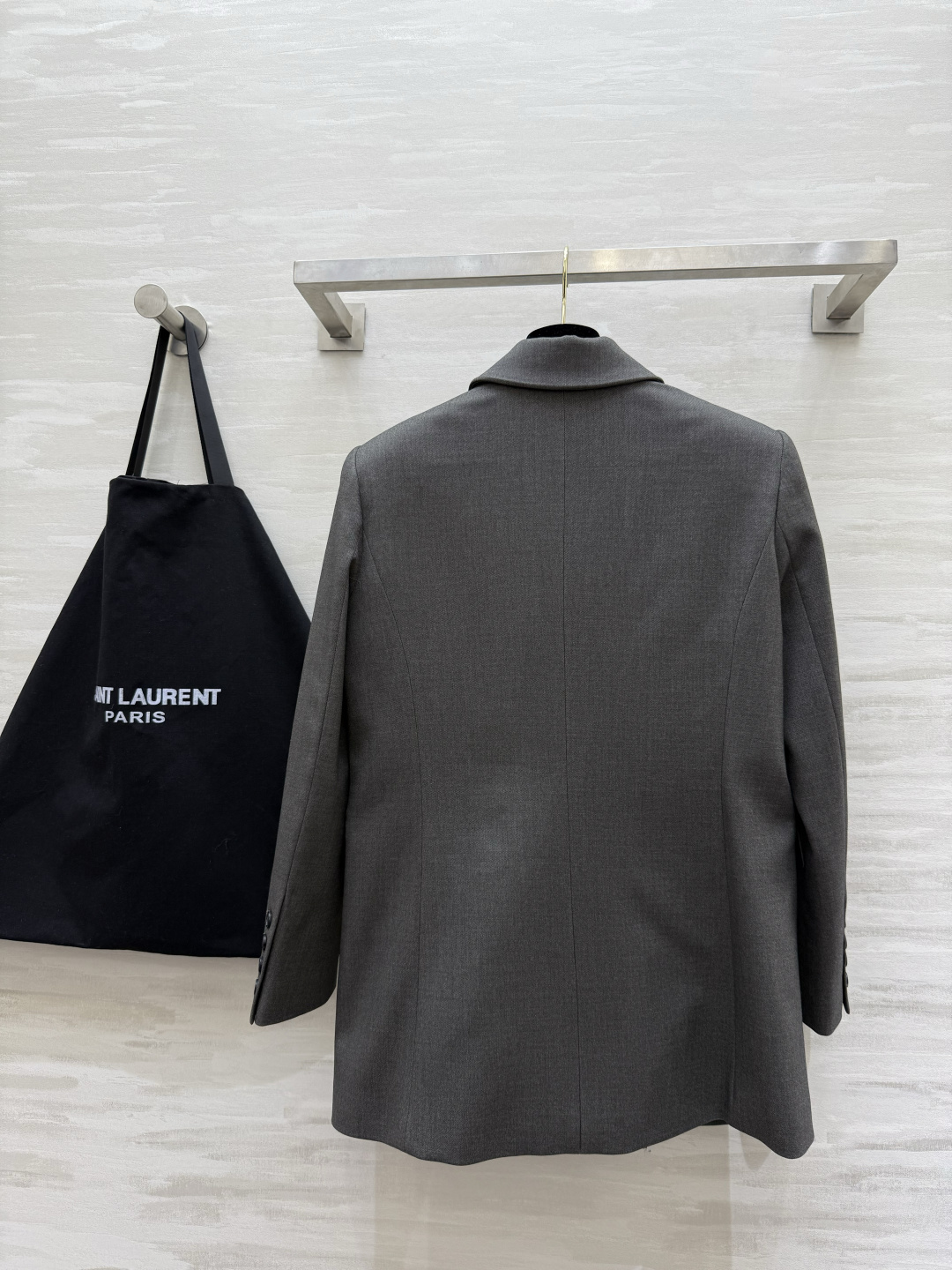 #ysl新款 宽肩廓形版西服外套 自信与性感的神秘融合 打造力量与温柔的女性气质 高品质定制 现货来si