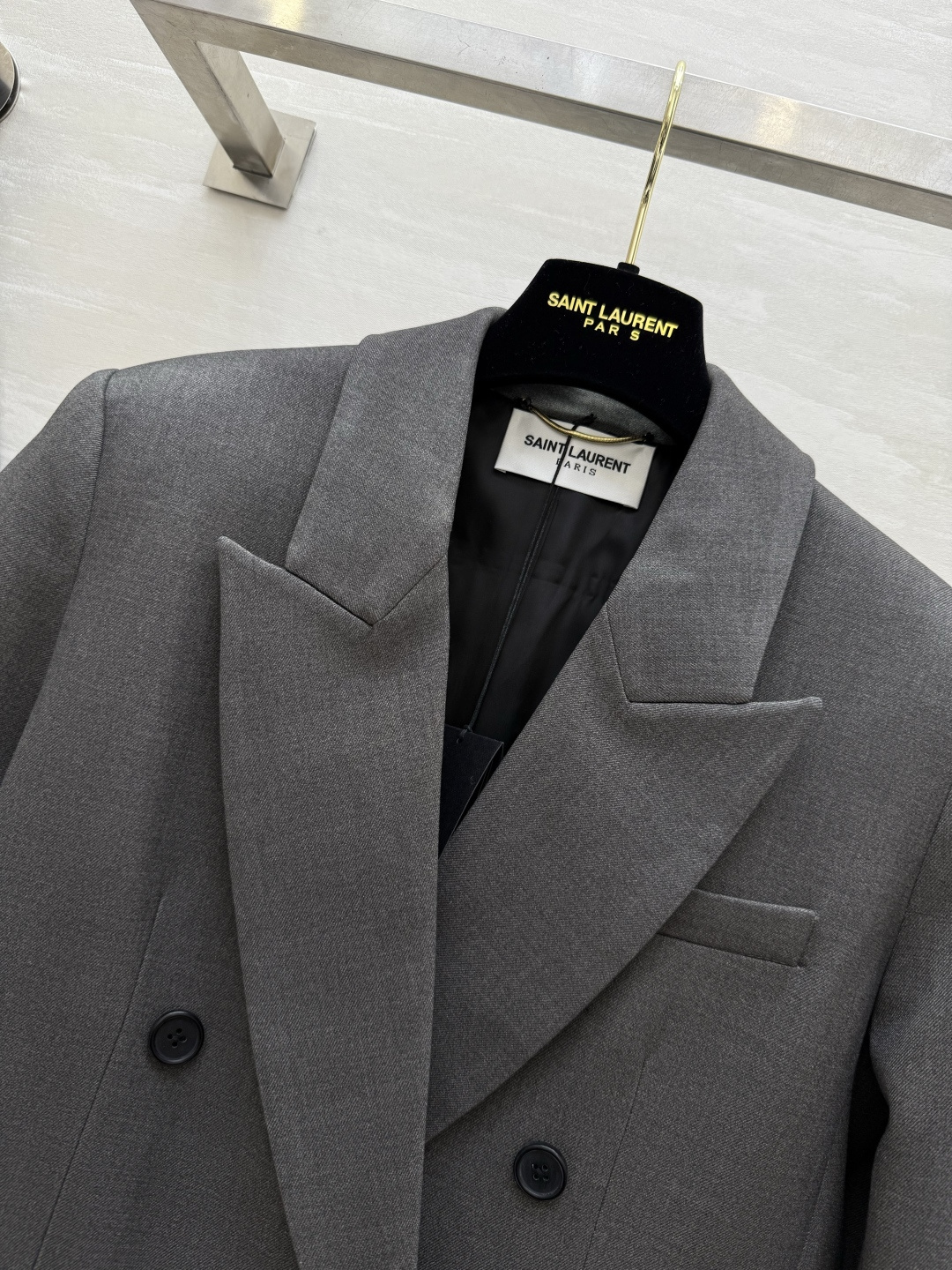 #ysl新款 宽肩廓形版西服外套 自信与性感的神秘融合 打造力量与温柔的女性气质 高品质定制 现货来si