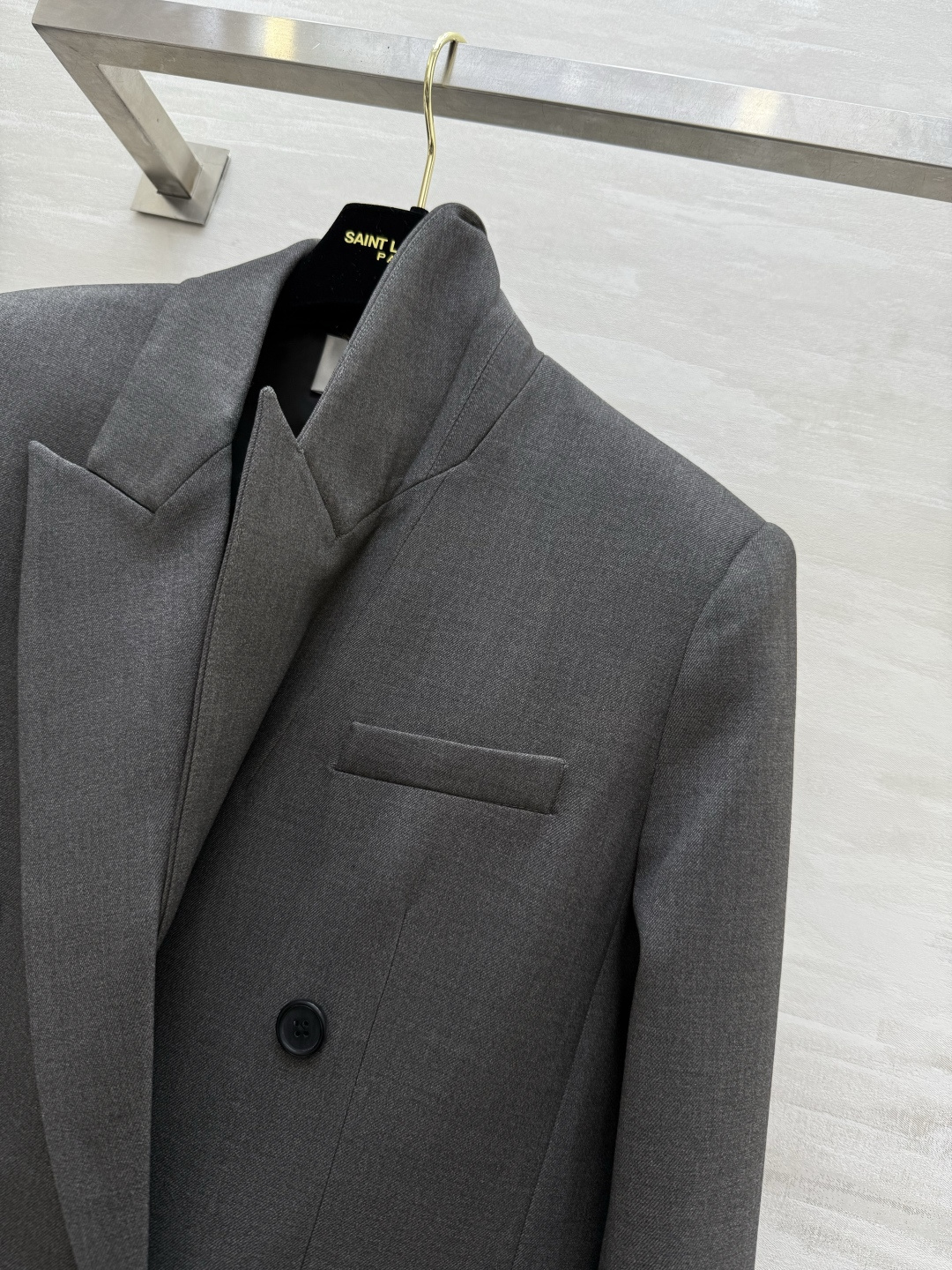 #ysl新款 宽肩廓形版西服外套 自信与性感的神秘融合 打造力量与温柔的女性气质 高品质定制 现货来si