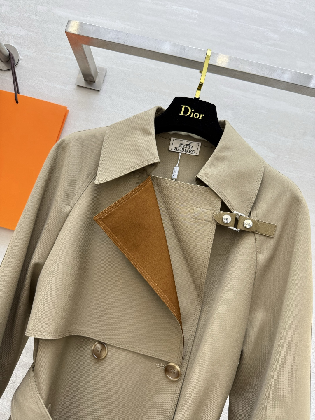 #Herme♡爆款撞色翻领长款风衣 高品质定制 现货首发size：S/M/L/XL（M码胸围：98，衣长