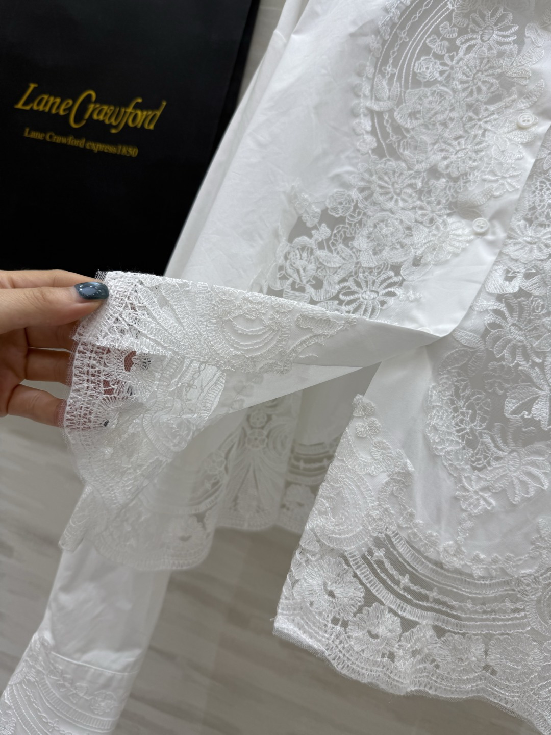 #Ermanno Scervin♡蕾丝翻领衬衣 意大利富有“顶级蕾丝之王”的称呼 静奢美学 简约不简单 