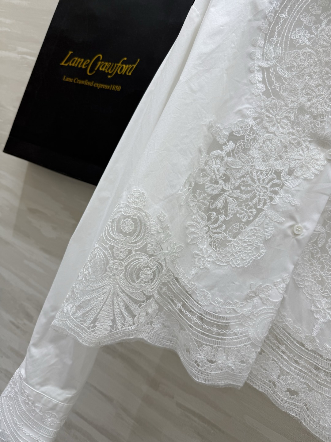 #Ermanno Scervin♡蕾丝翻领衬衣 意大利富有“顶级蕾丝之王”的称呼 静奢美学 简约不简单 