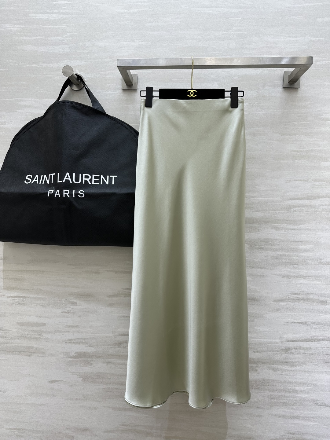 强烈推荐 超级(๑>◡<๑)爆炸款 Saint Lauren♡²⁶新品 走路带风 自带坠感 醋酸长款半裙