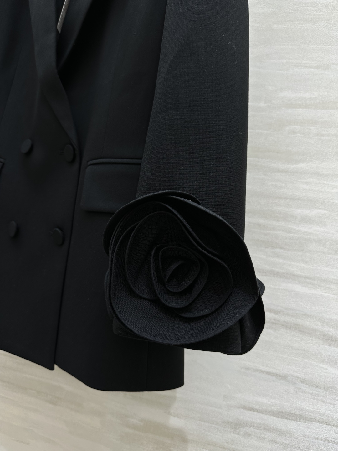 #Valentin♡新款 纯手工立体花朵 羊毛西装外套 重工手工立体玫瑰花袖 设计又甜又酷 重工艺定制黑