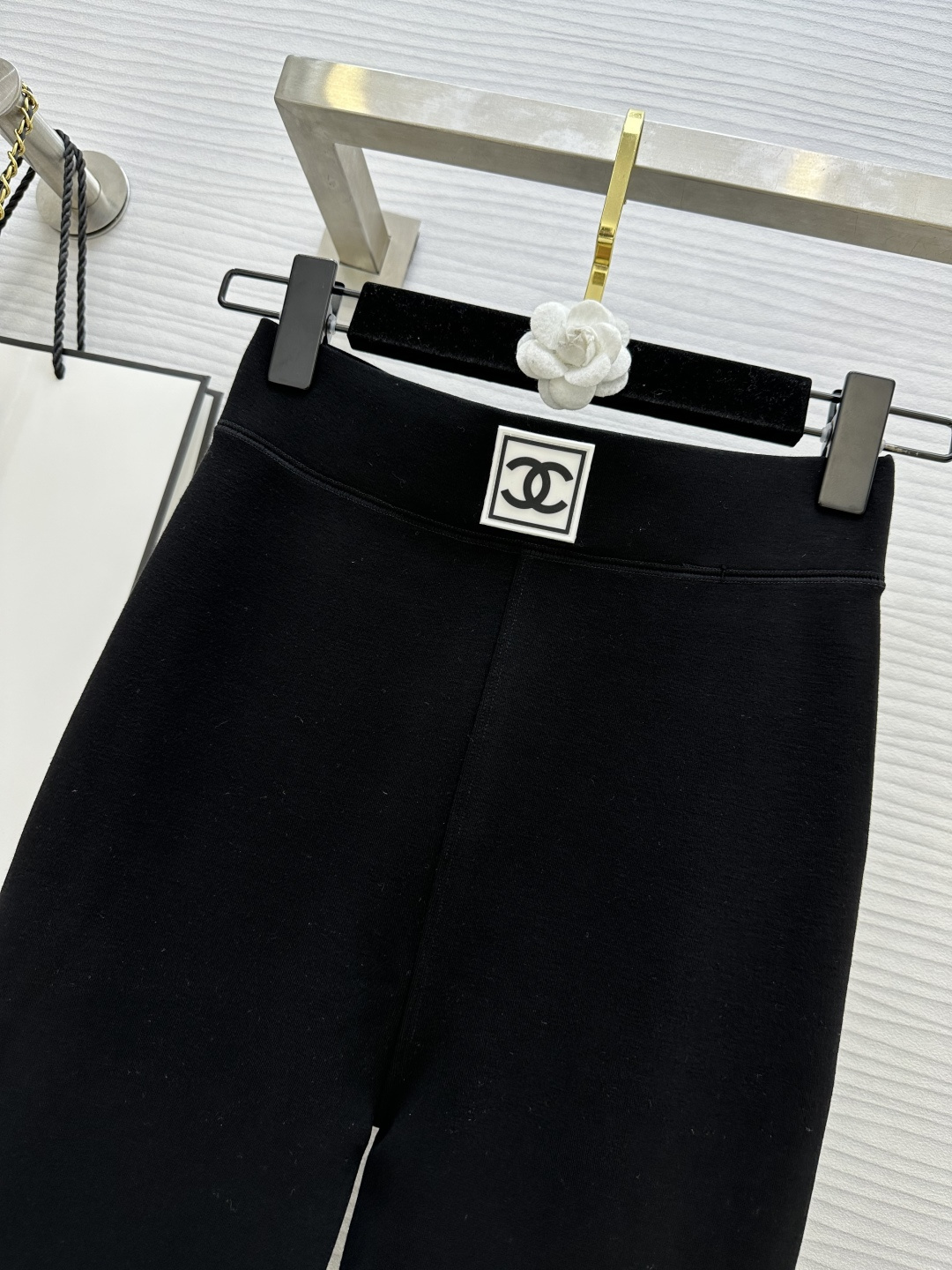 𝗖𝗛𝗔𝗡𝗘𝗟 王炸小黑裤 中古系列 加厚婴儿绒发热超大弹力一字档九分裤 打底裤 超级时髦 超级好看 内里