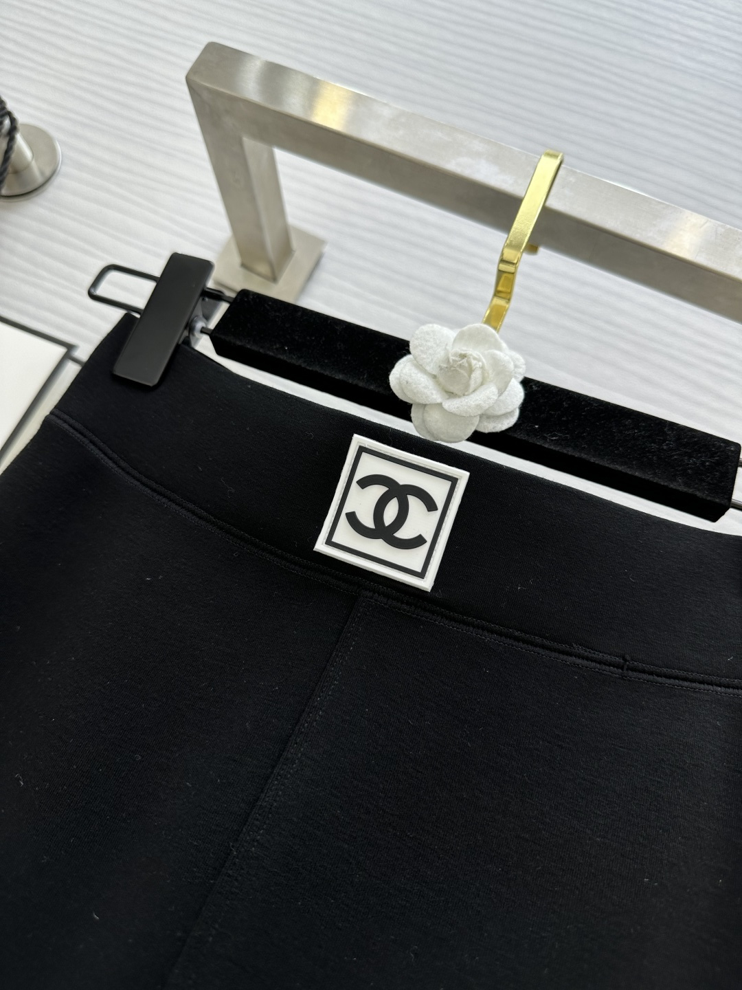 𝗖𝗛𝗔𝗡𝗘𝗟 王炸小黑裤 中古系列 加厚婴儿绒发热超大弹力一字档九分裤 打底裤 超级时髦 超级好看 内里