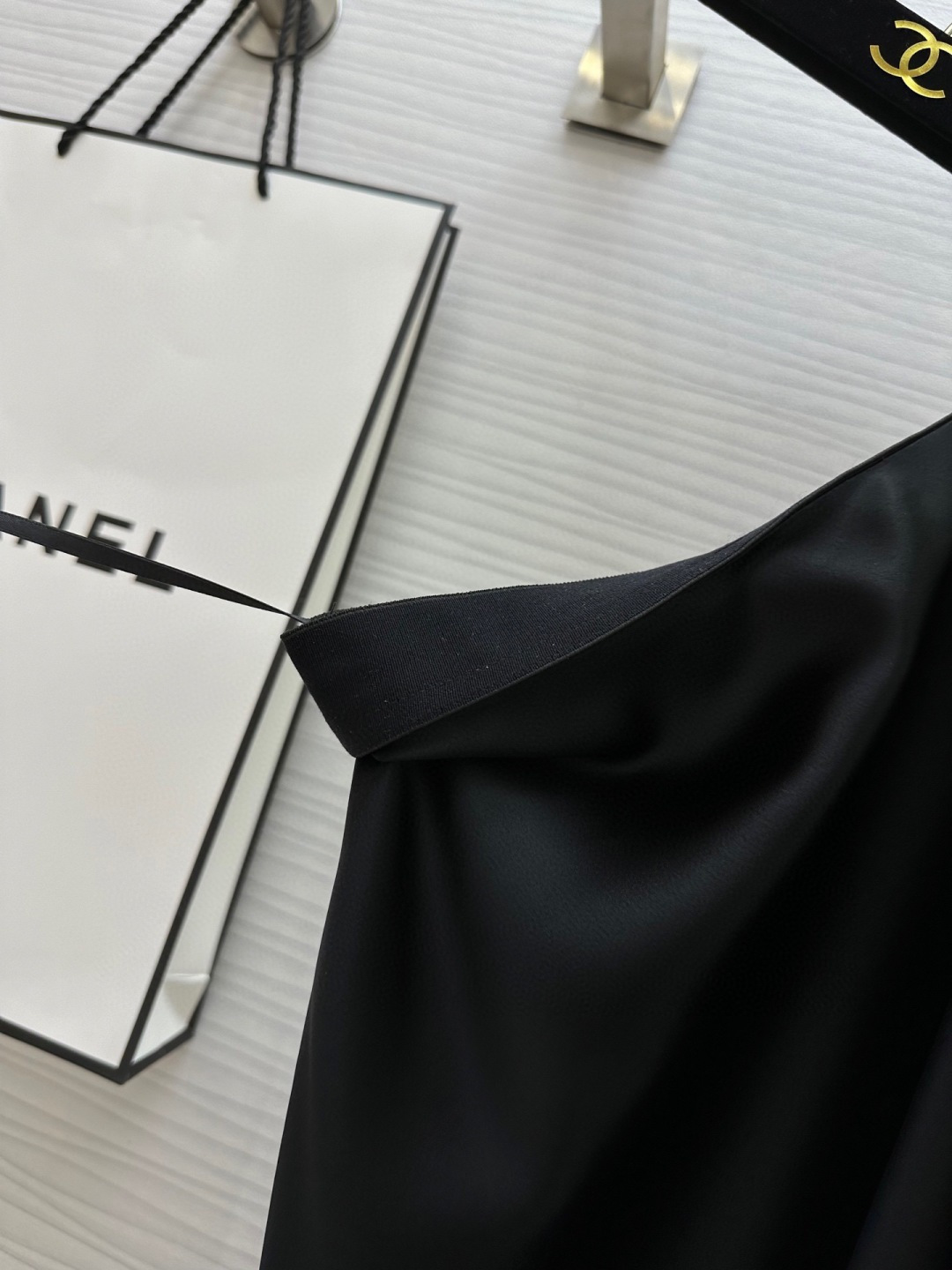 强烈推荐 超级(๑>◡<๑)爆炸款 Saint Lauren♡²⁶新品 走路带风 自带坠感 醋酸长款半裙