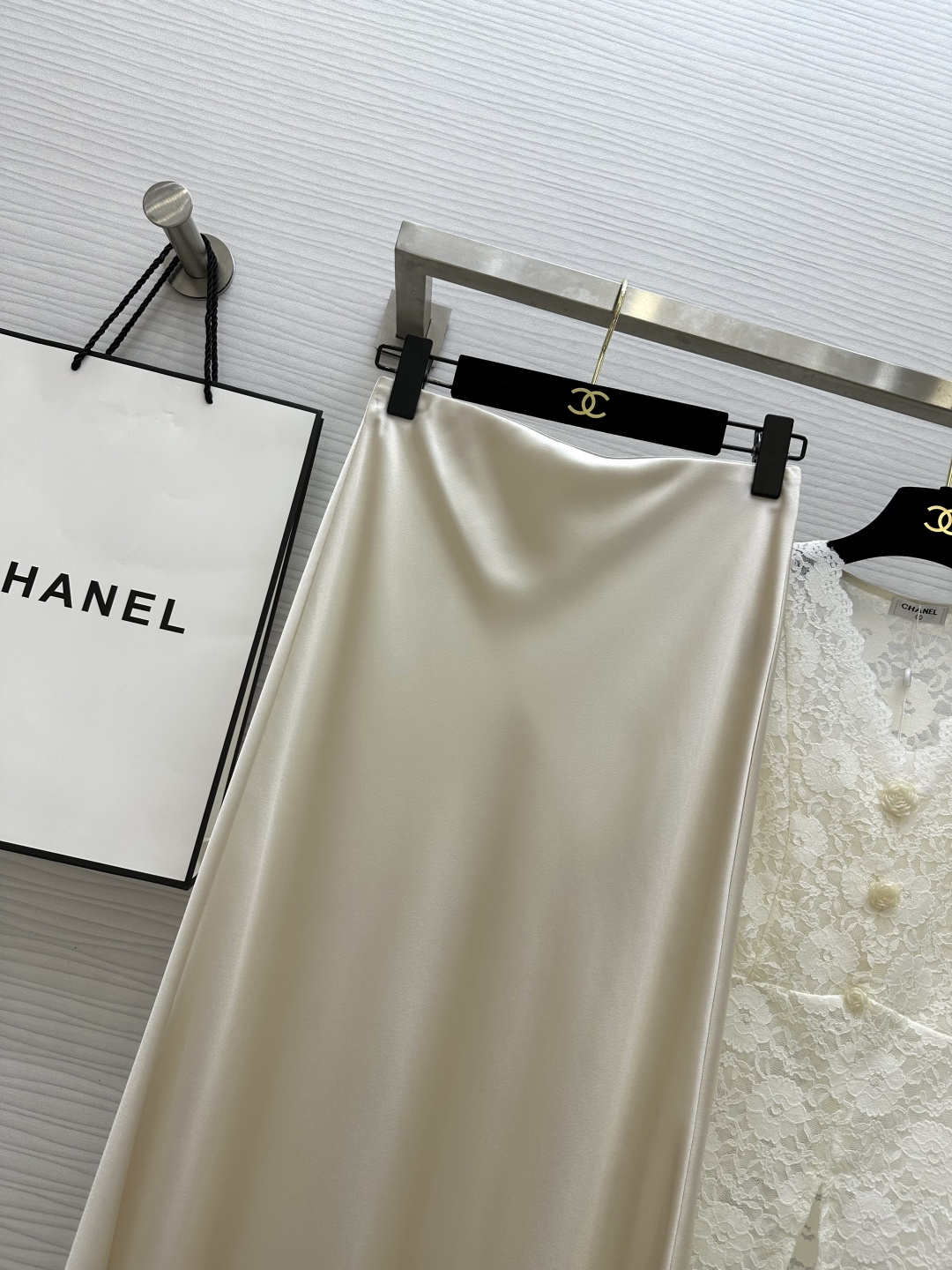 强烈推荐 超级(๑>◡<๑)爆炸款 Saint Lauren♡²⁶新品 走路带风 自带坠感 醋酸长款半裙