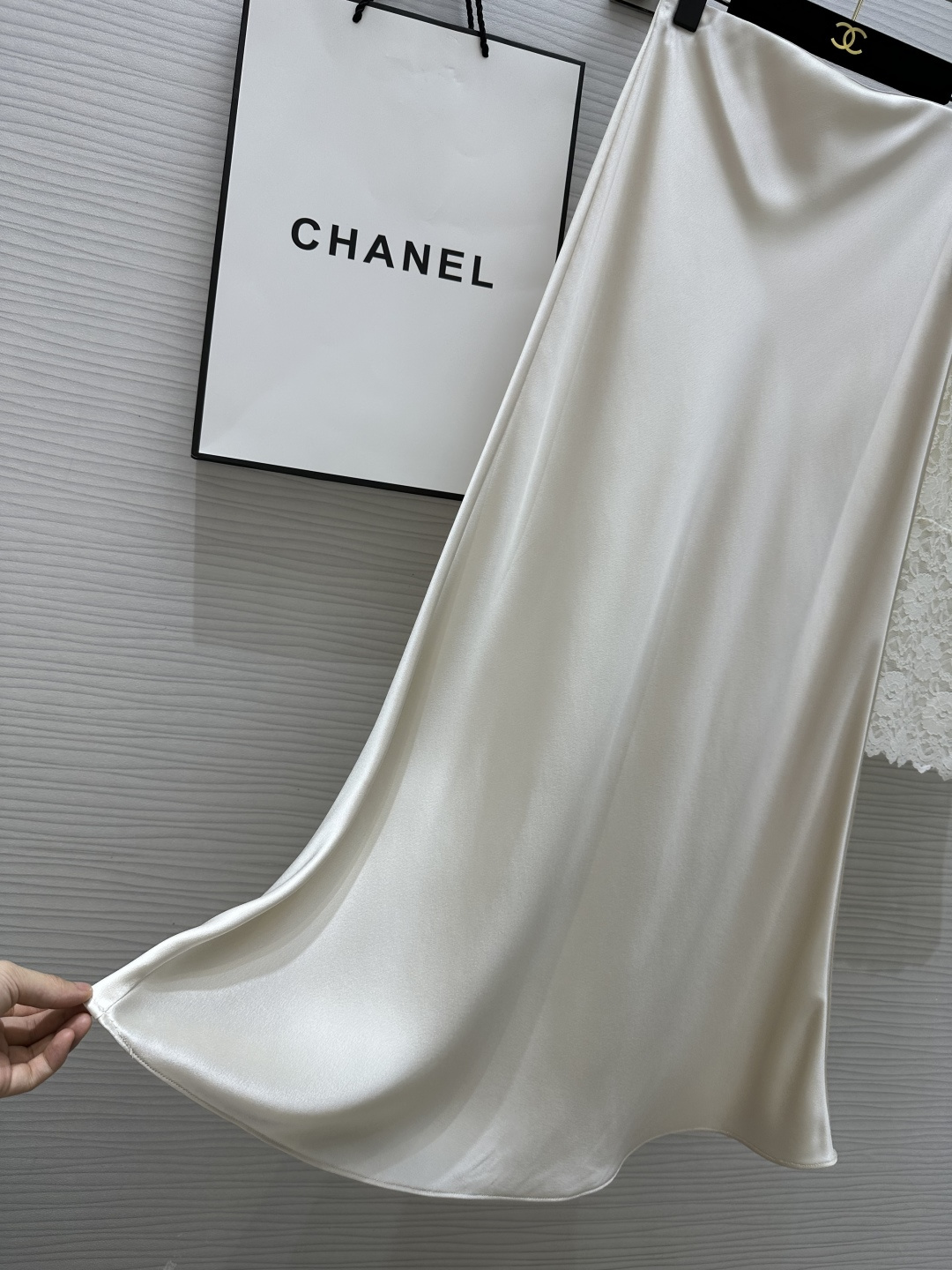 强烈推荐 超级(๑>◡<๑)爆炸款 Saint Lauren♡²⁶新品 走路带风 自带坠感 醋酸长款半裙