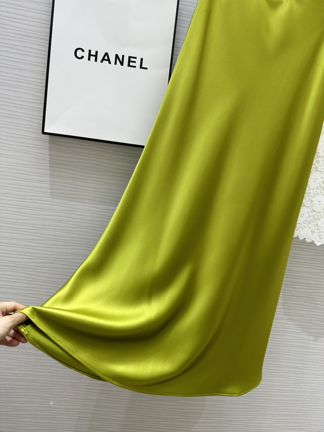 强烈推荐 超级(๑>◡<๑)爆炸款 Saint Lauren♡²⁶新品 走路带风 自带坠感 醋酸长款半裙