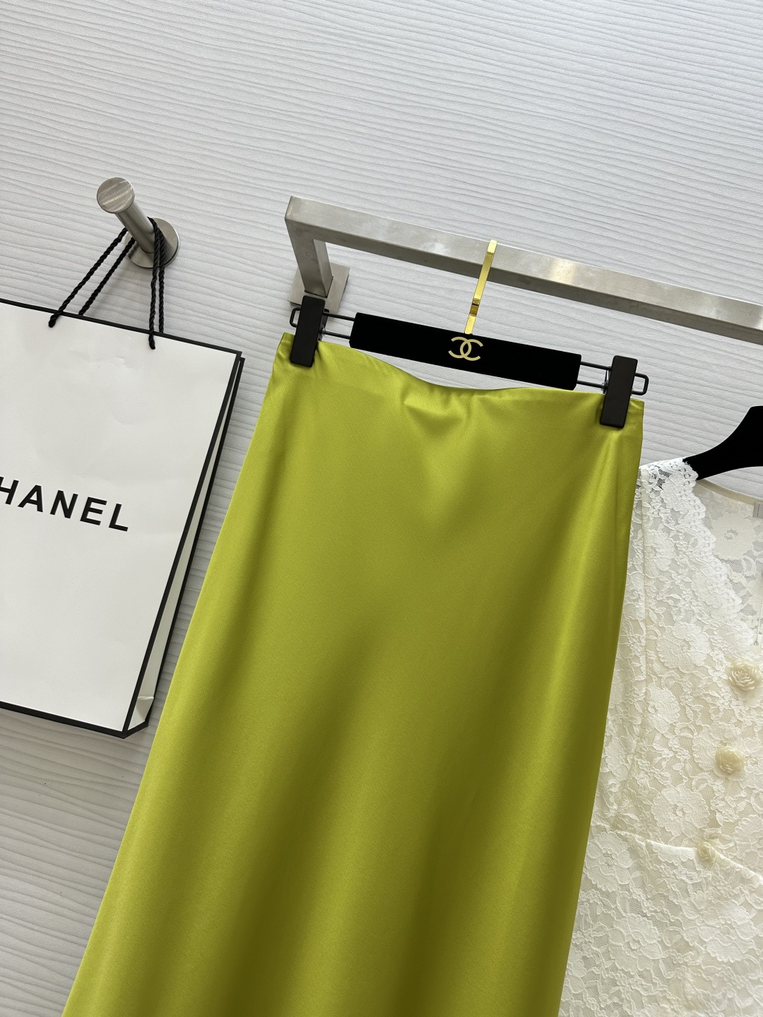 强烈推荐 超级(๑>◡<๑)爆炸款 Saint Lauren♡²⁶新品 走路带风 自带坠感 醋酸长款半裙