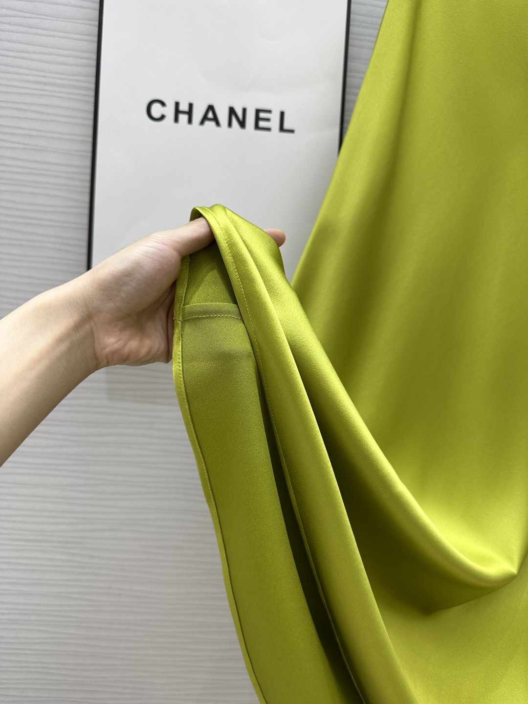 强烈推荐 超级(๑>◡<๑)爆炸款 Saint Lauren♡²⁶新品 走路带风 自带坠感 醋酸长款半裙