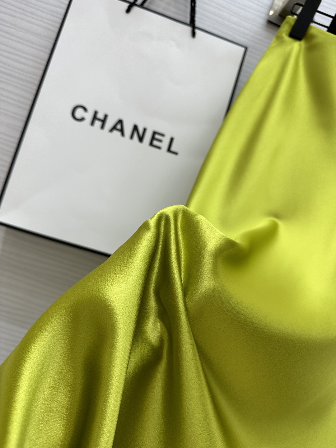 强烈推荐 超级(๑>◡<๑)爆炸款 Saint Lauren♡²⁶新品 走路带风 自带坠感 醋酸长款半裙