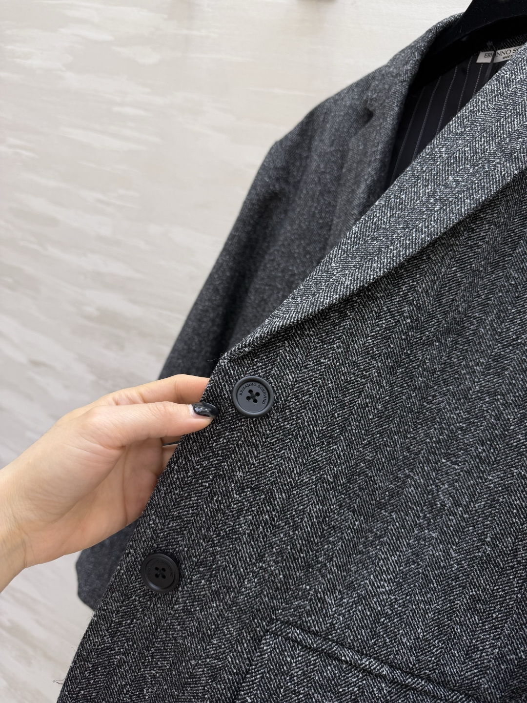 ERMANNO SCERVIN♡²⁶高级感灰调羊毛人字纹西装 深灰杂色羊毛肌理感面料 自带重磅质感 挺括