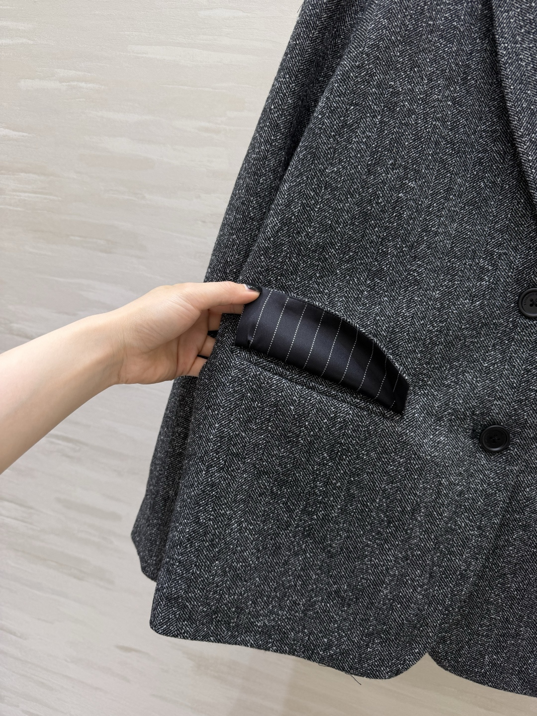 ERMANNO SCERVIN♡²⁶高级感灰调羊毛人字纹西装 深灰杂色羊毛肌理感面料 自带重磅质感 挺括