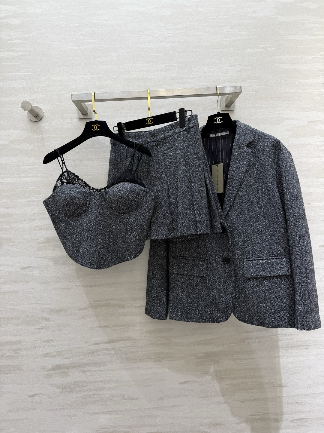 ERMANNO SCERVIN♡²⁶高级感灰调羊毛人字纹西装 深灰杂色羊毛肌理感面料 自带重磅质感 挺括