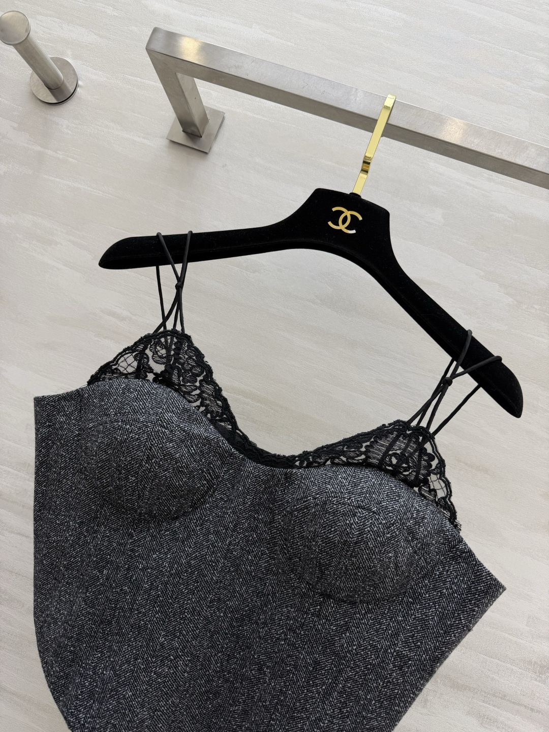 ERMANNO SCERVIN♡²⁶高级又撩人 蕾丝鱼骨吊带 谁穿谁知道有多绝💋人字纹杂色粗纺面料 自带