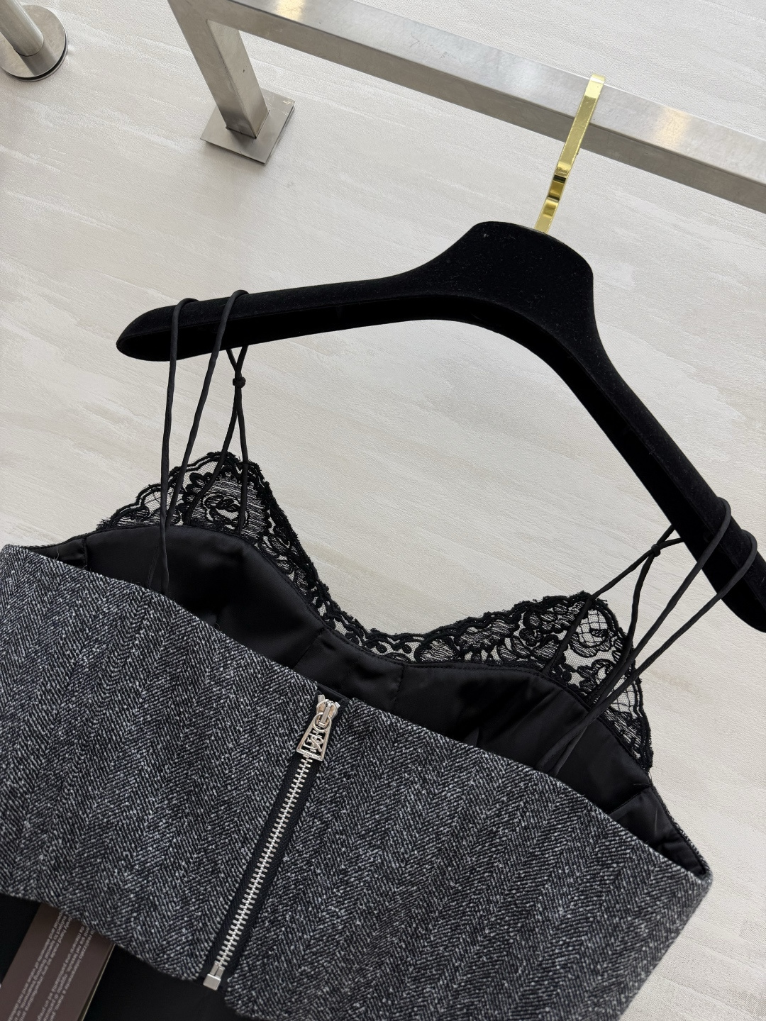 ERMANNO SCERVIN♡²⁶高级又撩人 蕾丝鱼骨吊带 谁穿谁知道有多绝💋人字纹杂色粗纺面料 自带