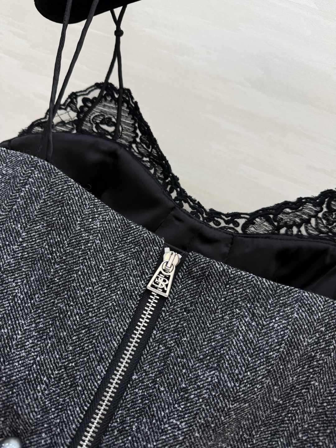 ERMANNO SCERVIN♡²⁶高级又撩人 蕾丝鱼骨吊带 谁穿谁知道有多绝💋人字纹杂色粗纺面料 自带