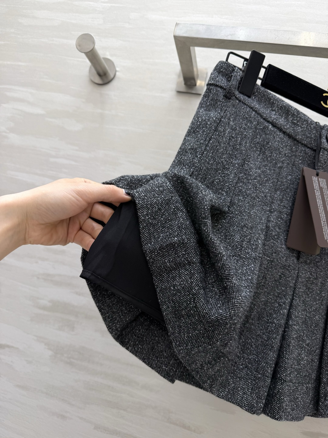 ERMANNO SCERVIN♡²⁶深灰人字纹裤裙 高级又耐看 满满的低调贵气感 经典高腰压褶版型 巧妙