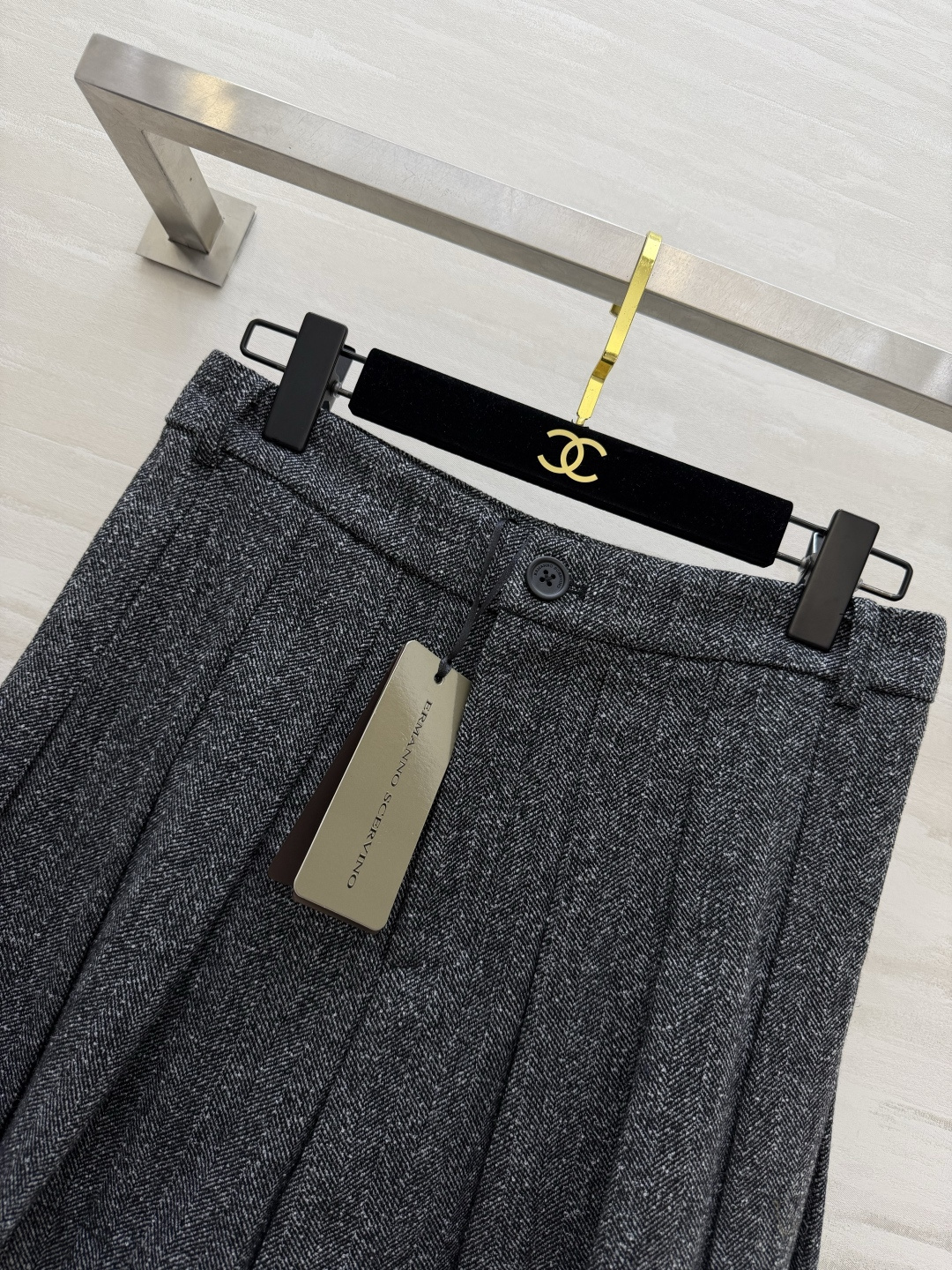 ERMANNO SCERVIN♡²⁶深灰人字纹裤裙 高级又耐看 满满的低调贵气感 经典高腰压褶版型 巧妙