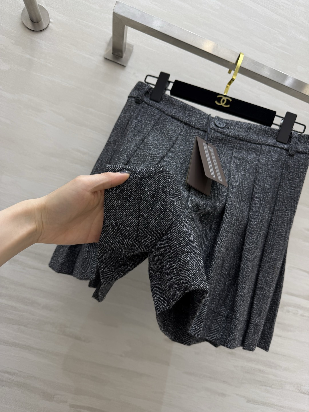 ERMANNO SCERVIN♡²⁶深灰人字纹裤裙 高级又耐看 满满的低调贵气感 经典高腰压褶版型 巧妙