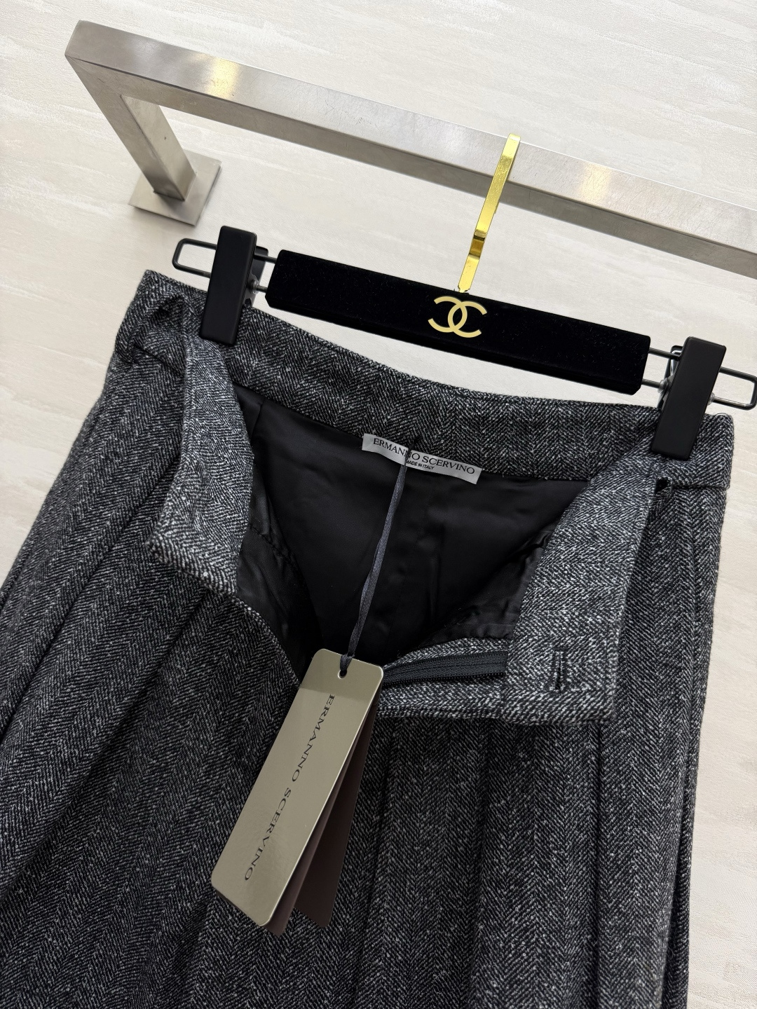 ERMANNO SCERVIN♡²⁶深灰人字纹裤裙 高级又耐看 满满的低调贵气感 经典高腰压褶版型 巧妙