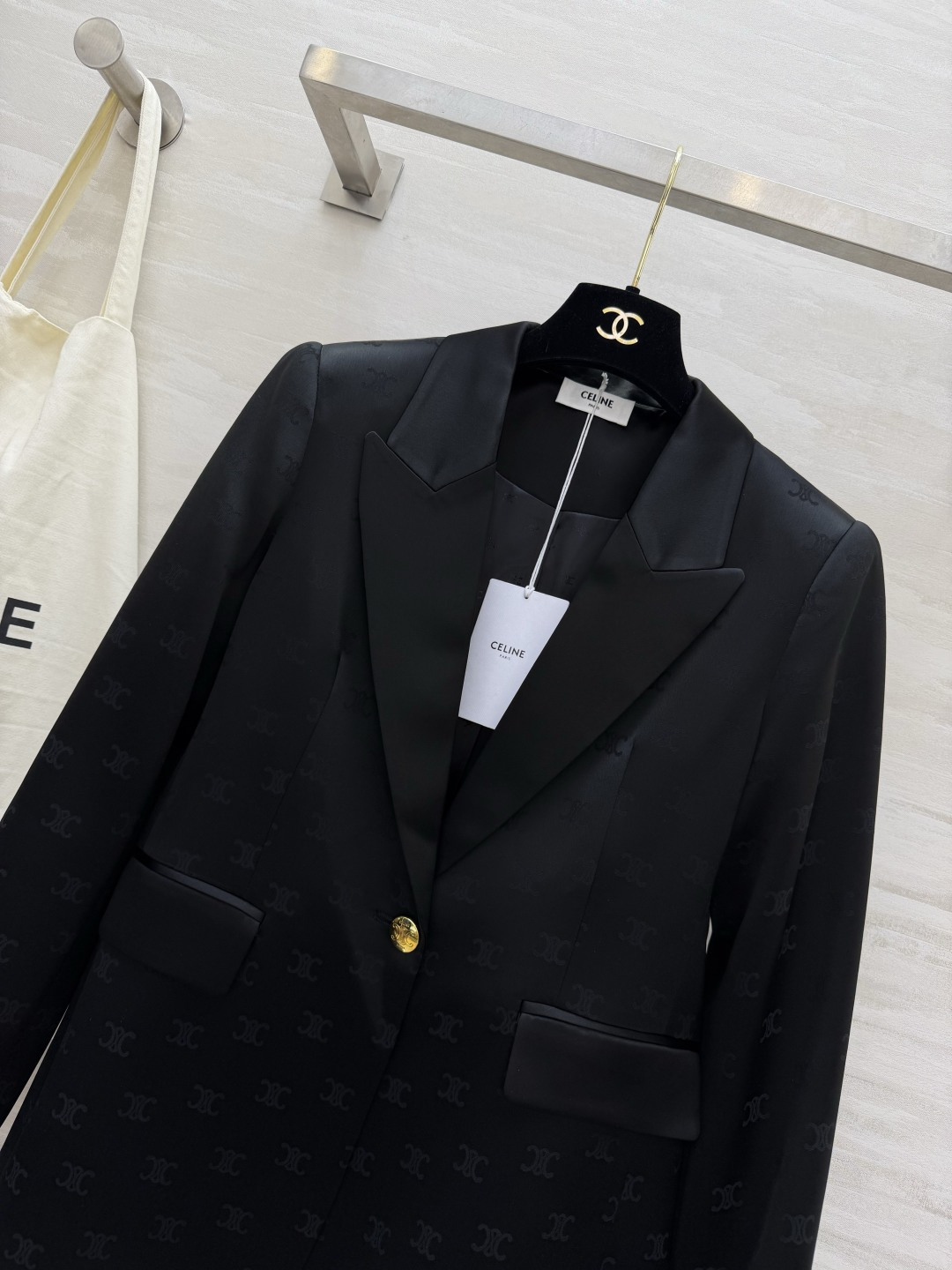 #Celin♡²⁶醋酸真丝暗纹西装 自带贵气氛围感 甄选醋酸真丝面料 手感丝滑软糯 自带柔光高级缎面光泽