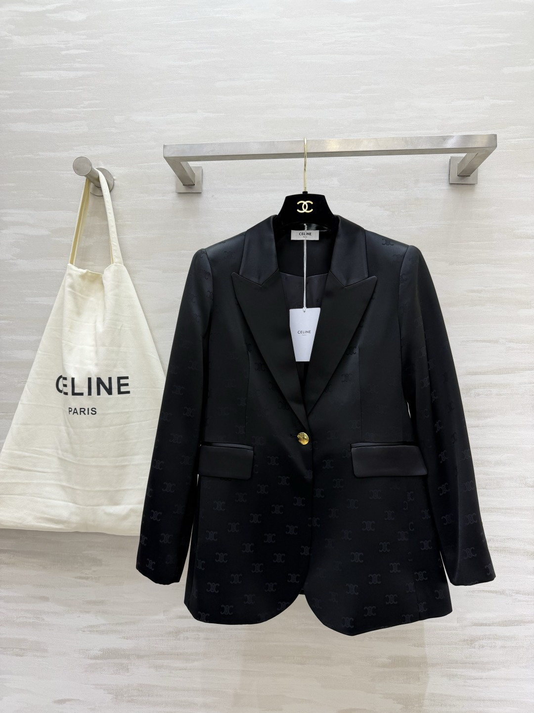 #Celin♡²⁶醋酸真丝暗纹西装 自带贵气氛围感 甄选醋酸真丝面料 手感丝滑软糯 自带柔光高级缎面光泽