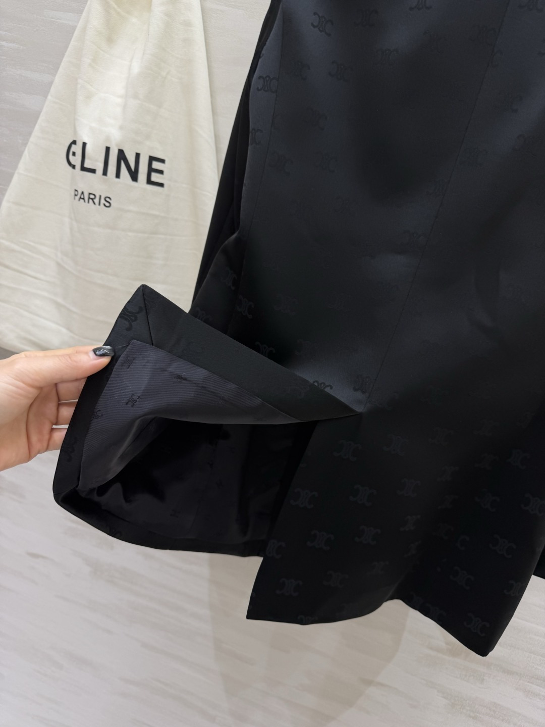 #Celin♡²⁶醋酸真丝暗纹西装 自带贵气氛围感 甄选醋酸真丝面料 手感丝滑软糯 自带柔光高级缎面光泽