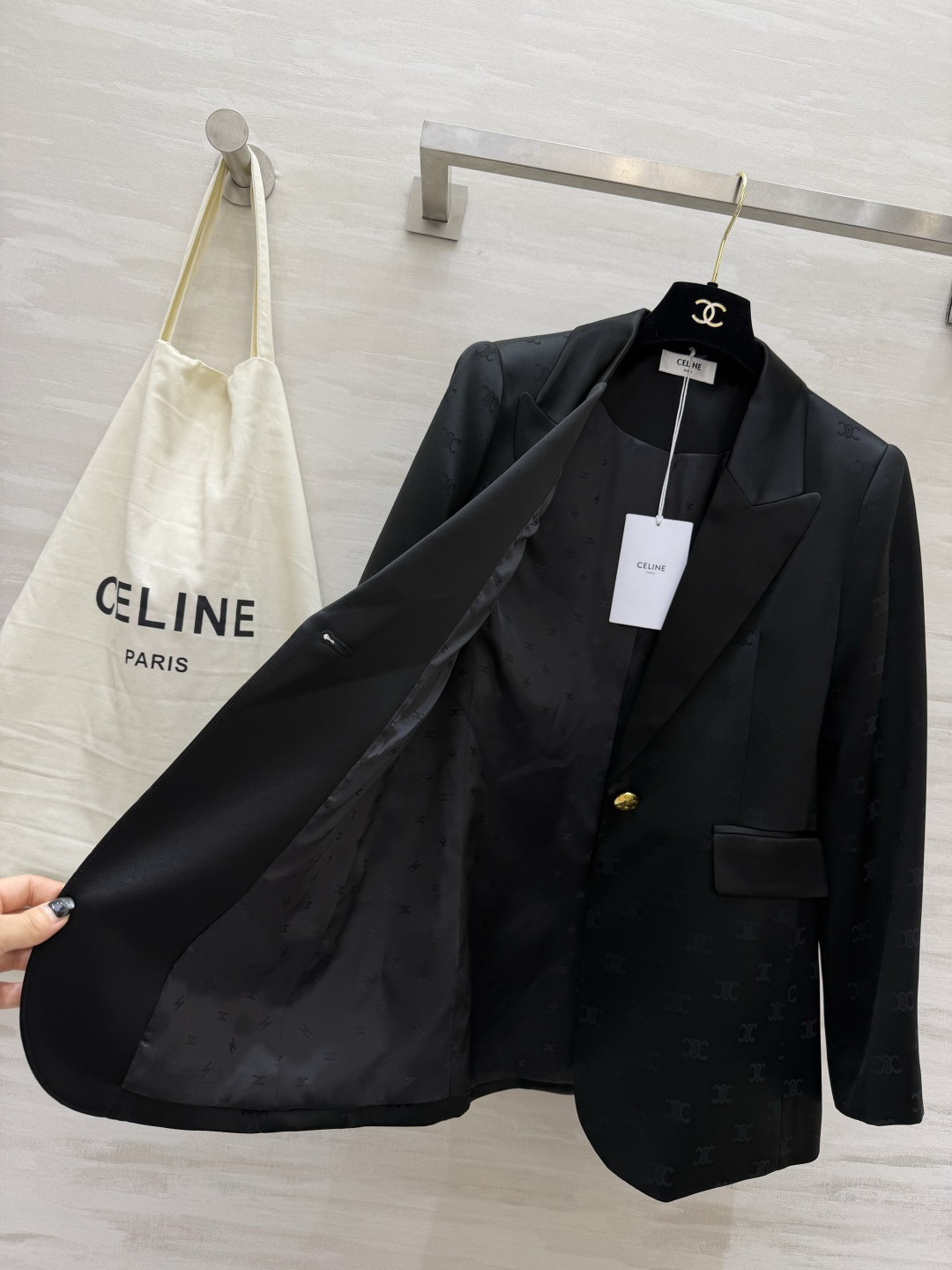 #Celin♡²⁶醋酸真丝暗纹西装 自带贵气氛围感 甄选醋酸真丝面料 手感丝滑软糯 自带柔光高级缎面光泽